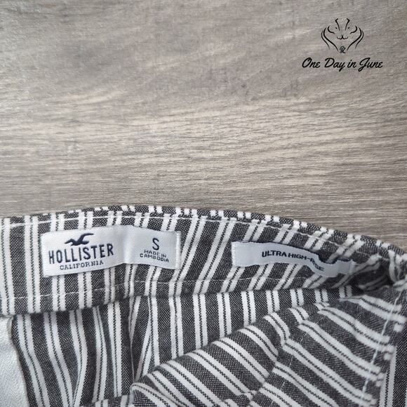 Hollister Ultra High Rise Mini Skirt Size S - Picture 2 of 5